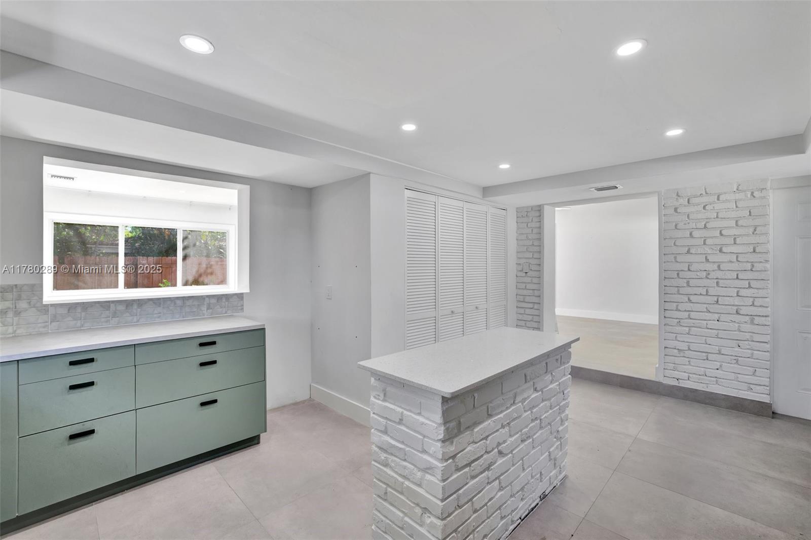 1000 SW 19th St