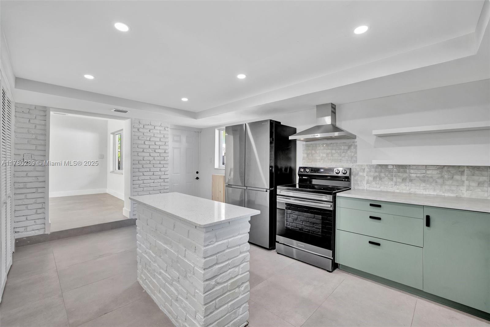 1000 SW 19th St