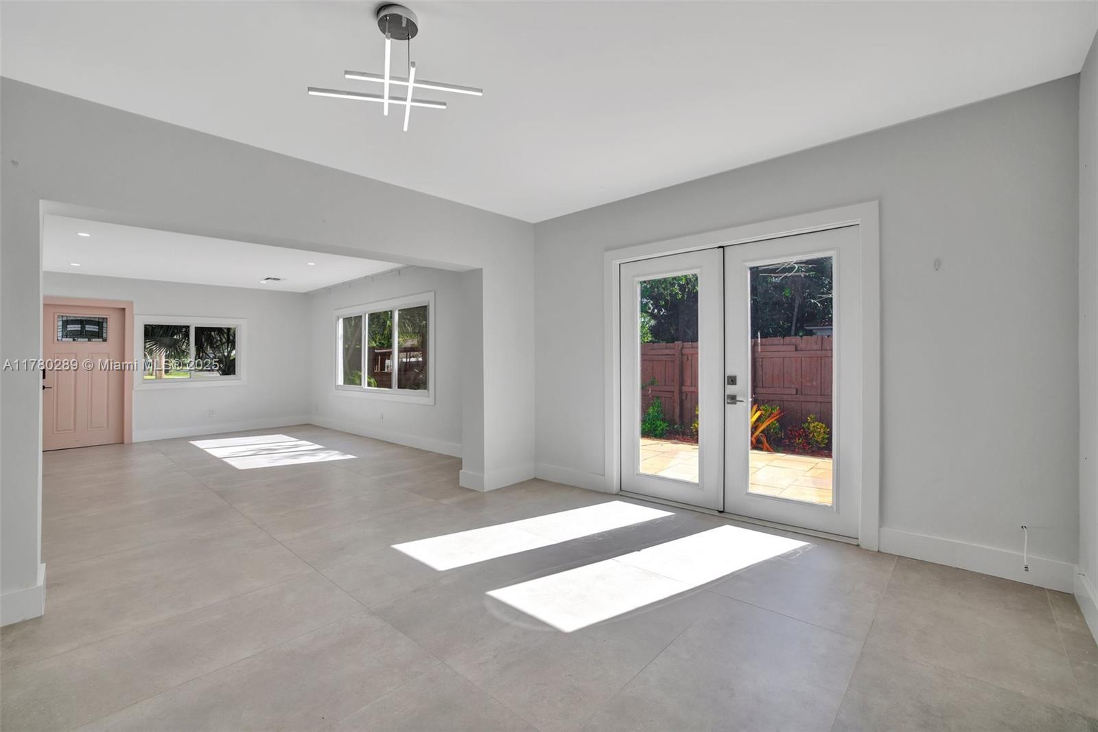 1000 SW 19th St