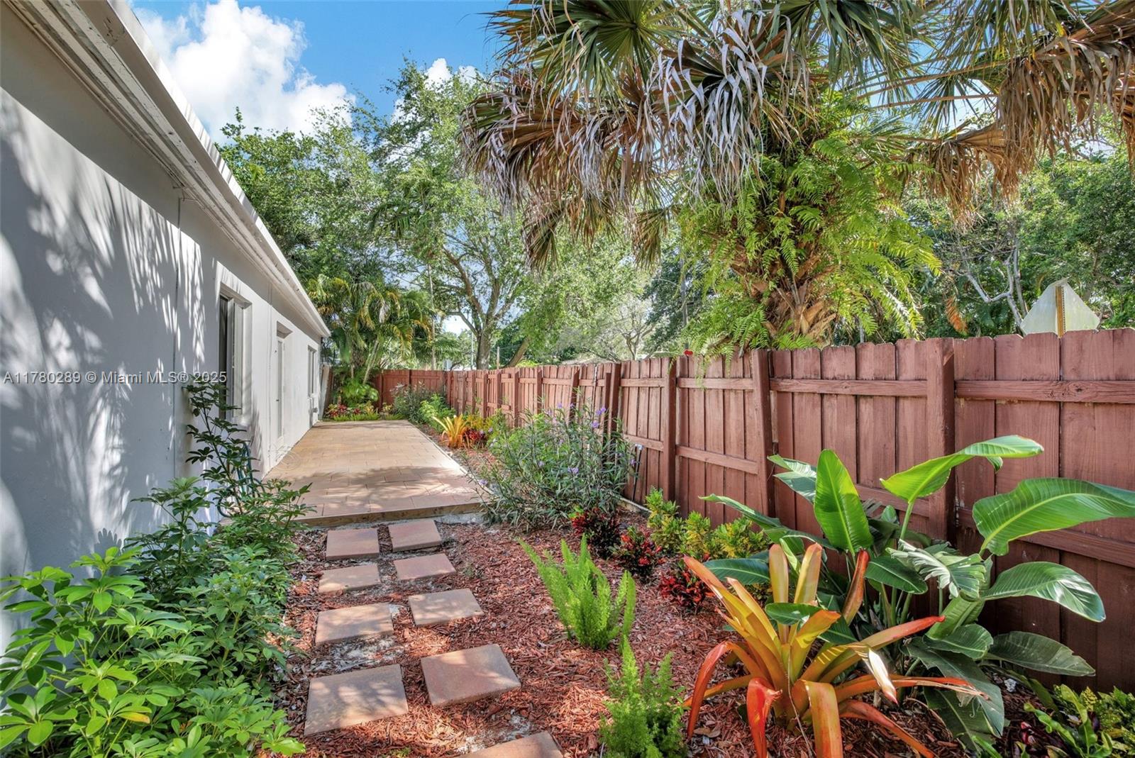 1000 SW 19th St