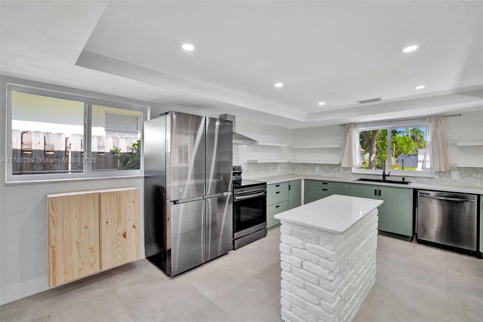 1000 SW 19th St
