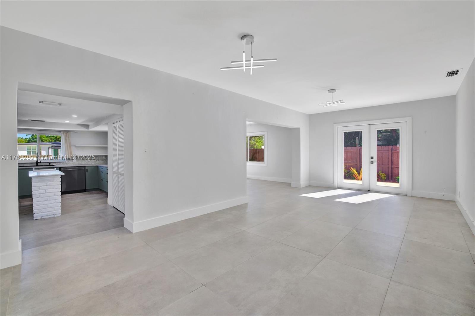 1000 SW 19th St