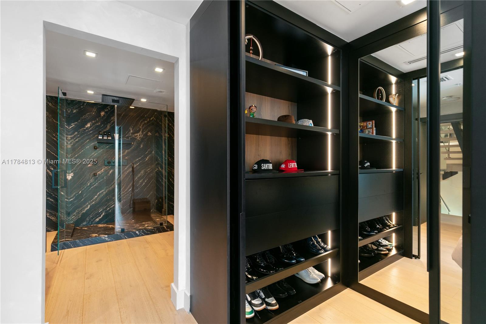 90 SW 3rd St # 14 Unit: PH-14