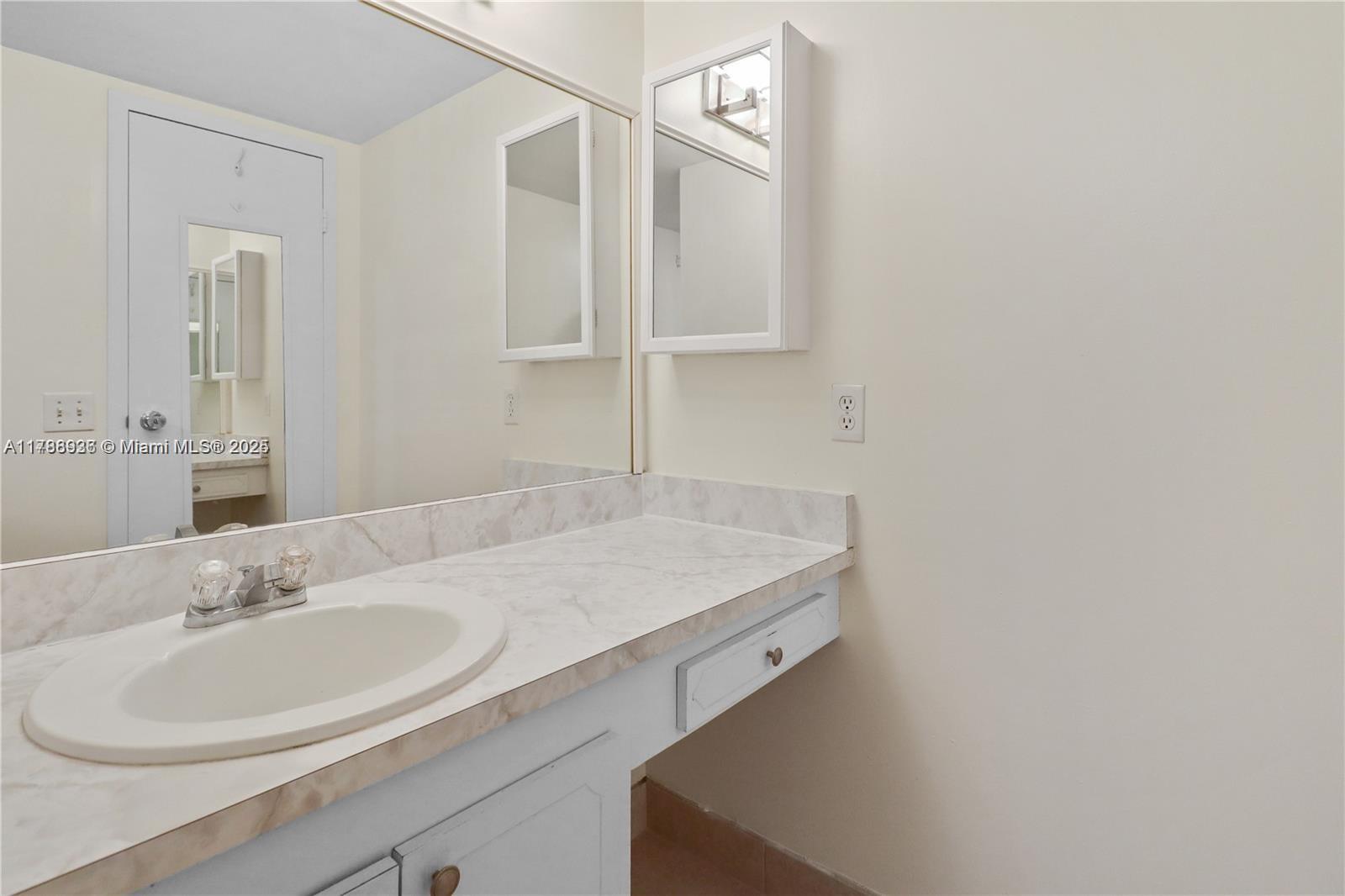 8421 Lagos De Campo Blvd # 307T