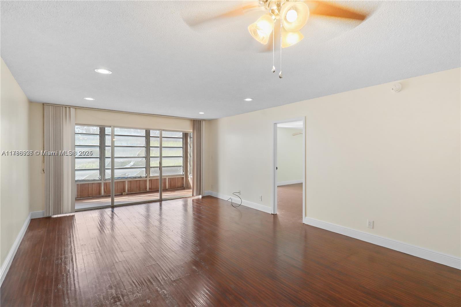 8421 Lagos De Campo Blvd # 307T