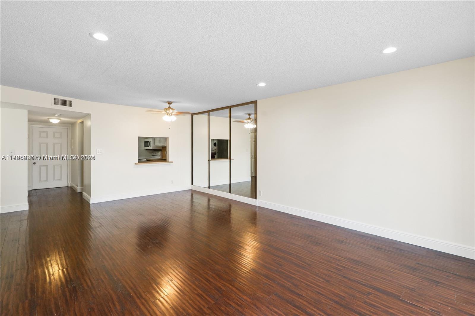 8421 Lagos De Campo Blvd # 307T
