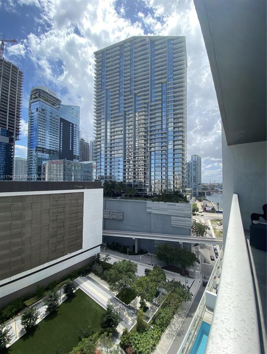 55 SE 6th St # 1506
