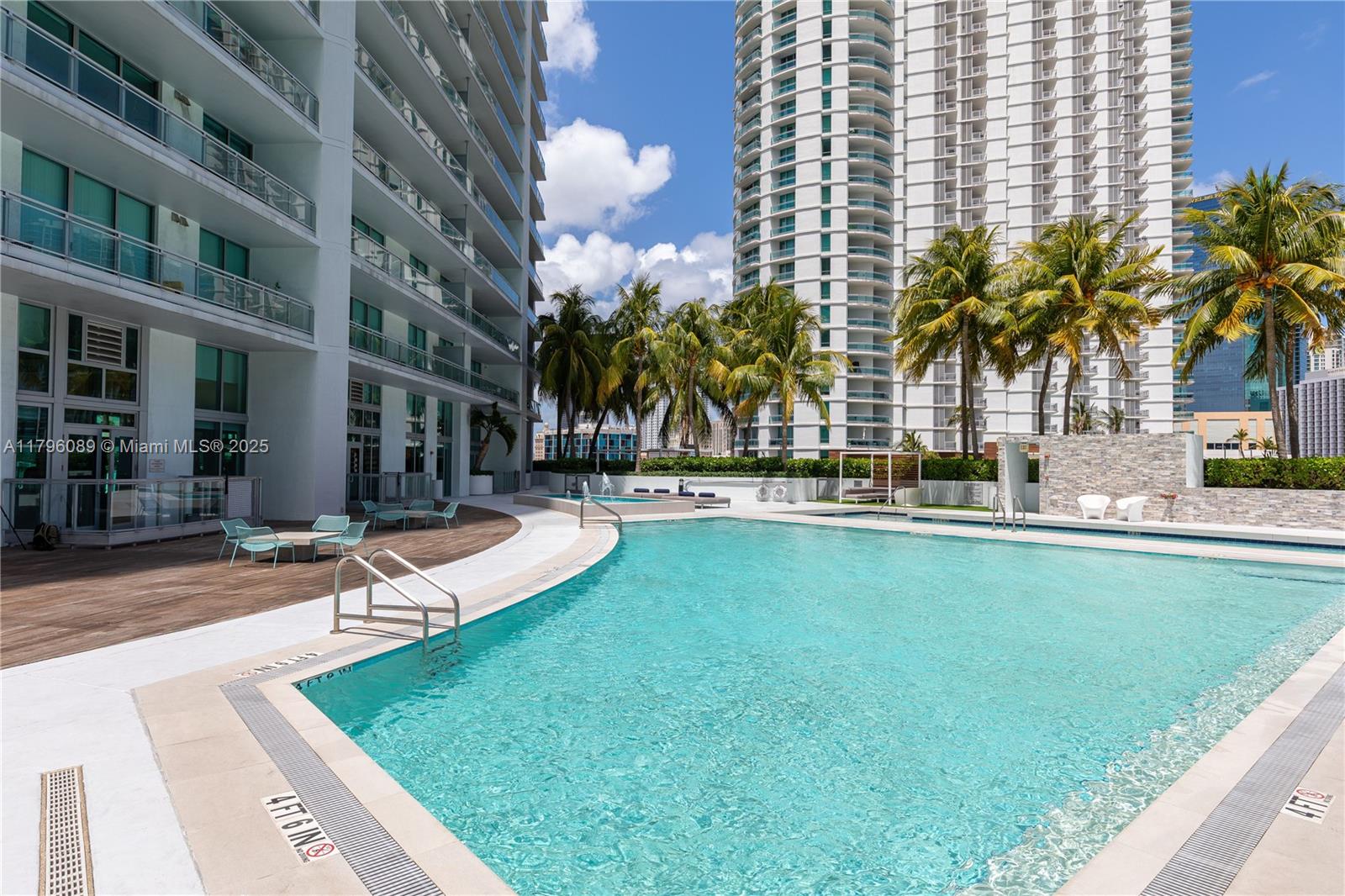 90 SW 3rd St # 3501