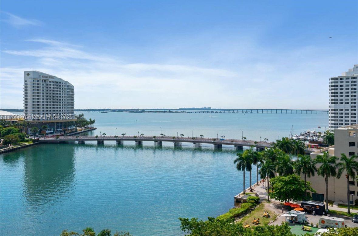 495 Brickell Ave # 1001