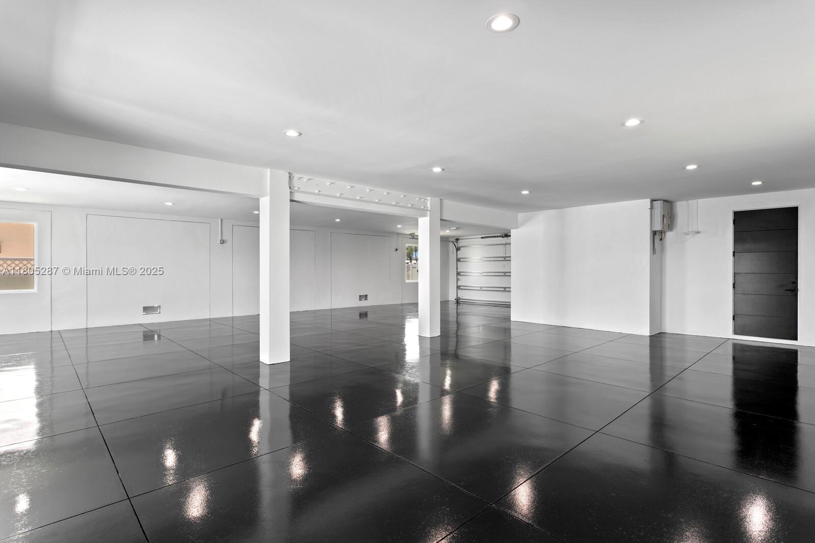 17059 Dolphin Dr