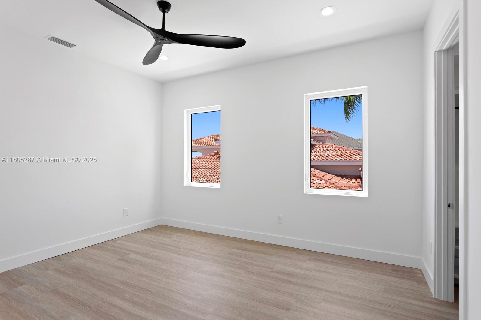 17059 Dolphin Dr