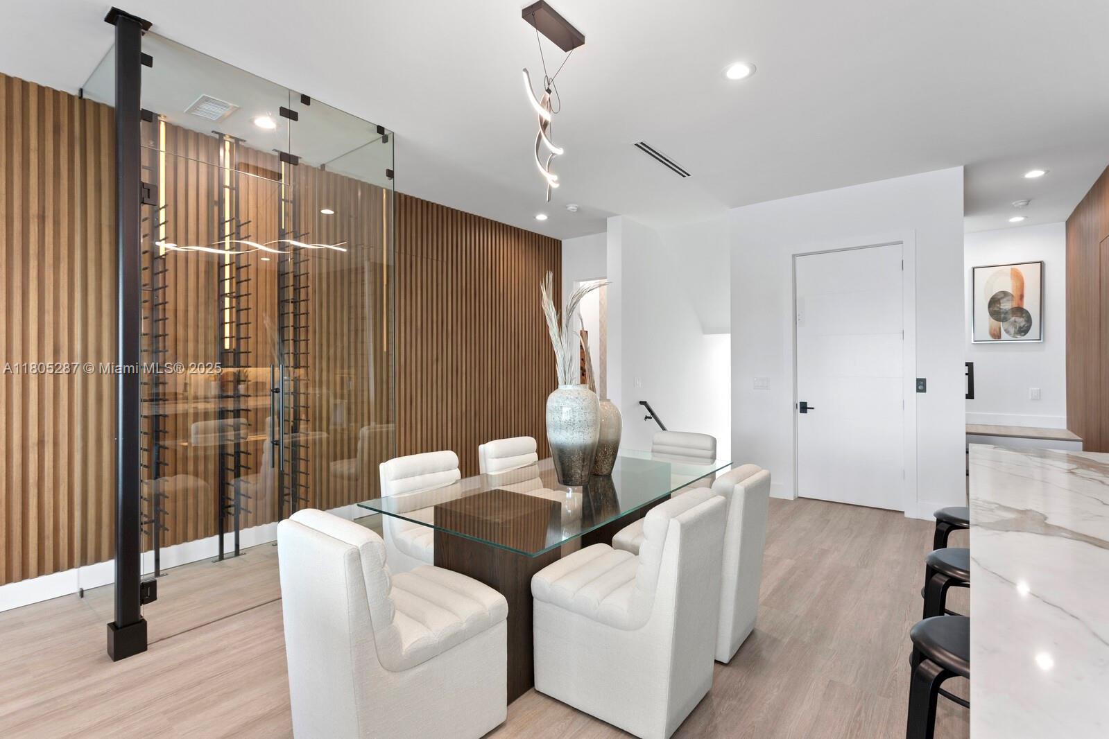 17059 Dolphin Dr