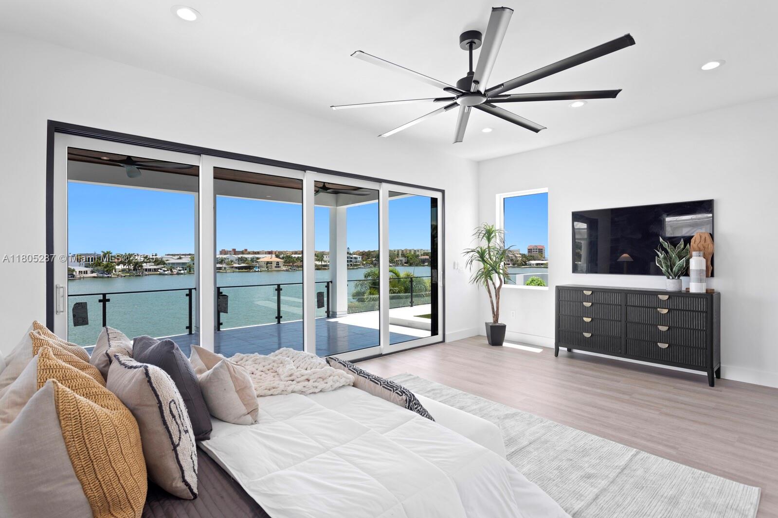 17059 Dolphin Dr