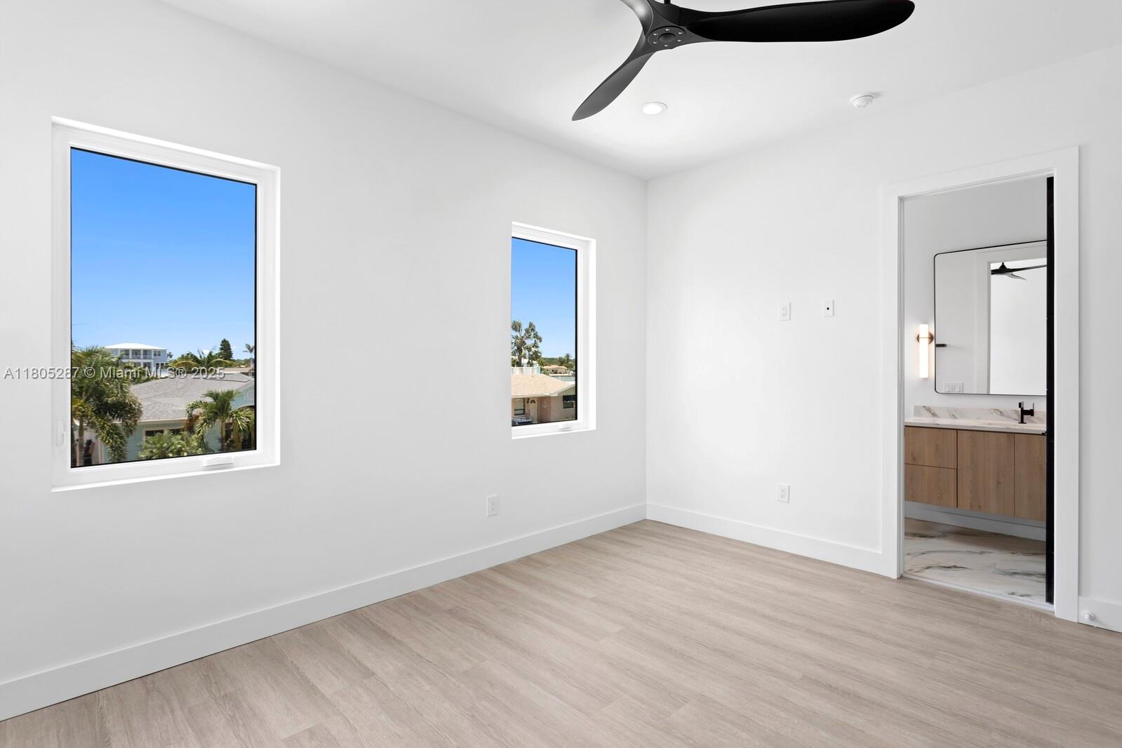 17059 Dolphin Dr