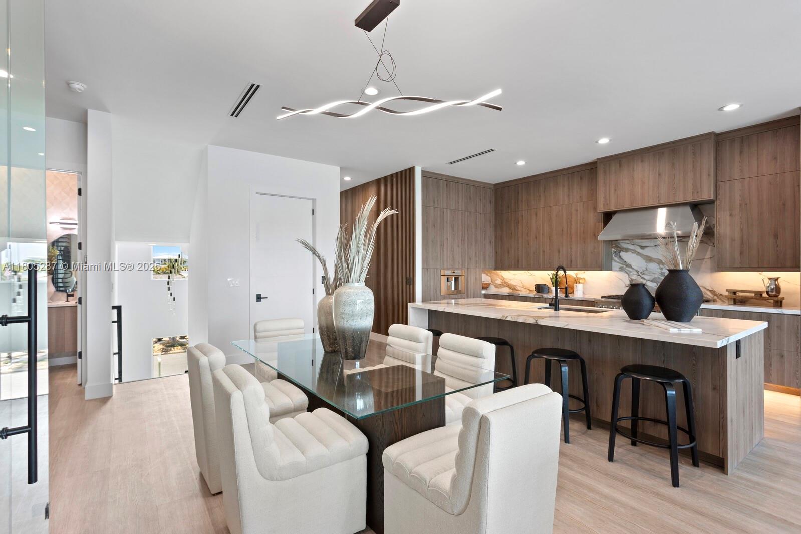 17059 Dolphin Dr