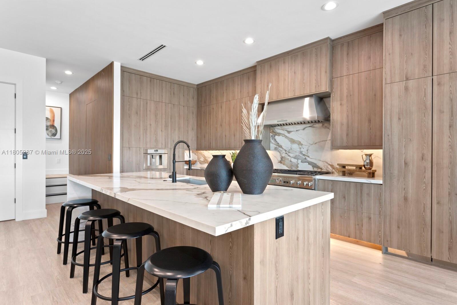 17059 Dolphin Dr