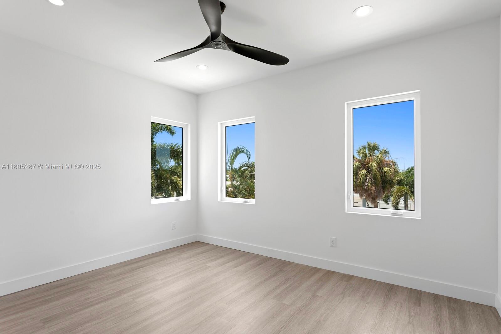 17059 Dolphin Dr