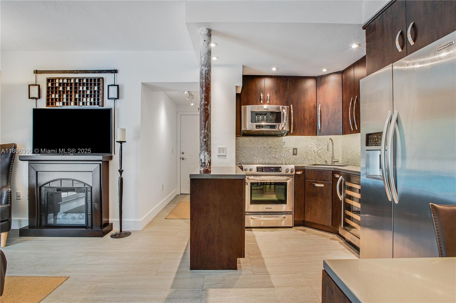 45 Antilla Ave # 1G
