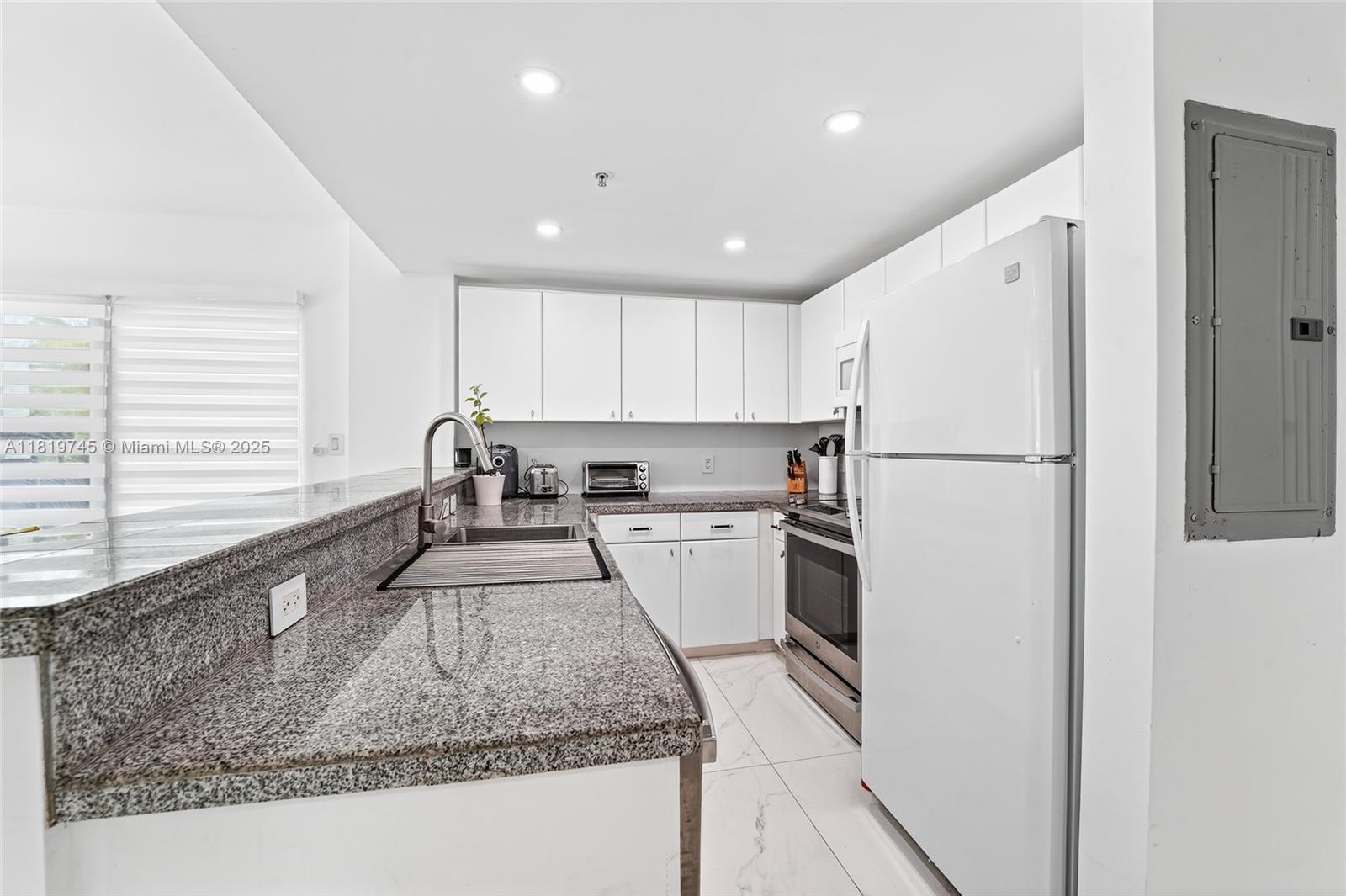 2740 SW 28th Ter # 202