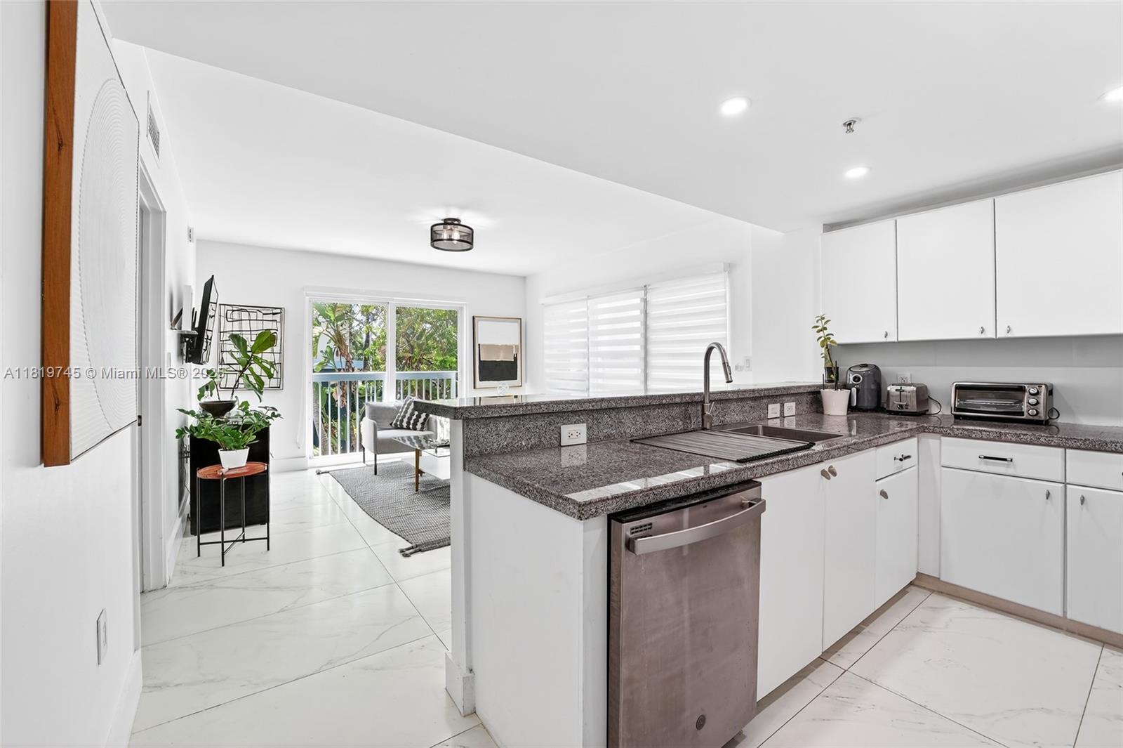2740 SW 28th Ter # 202