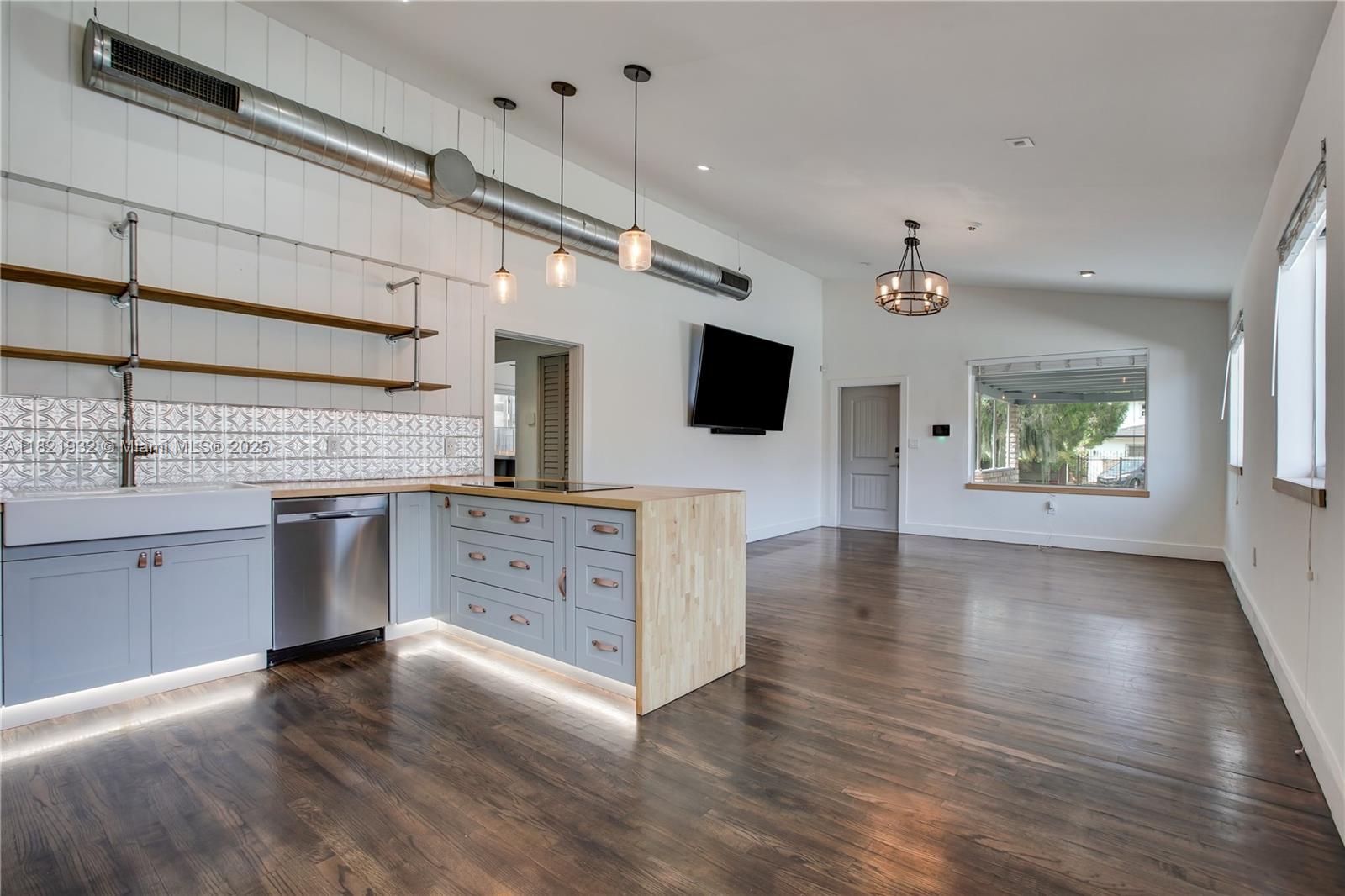 2305 SW 19th Ter