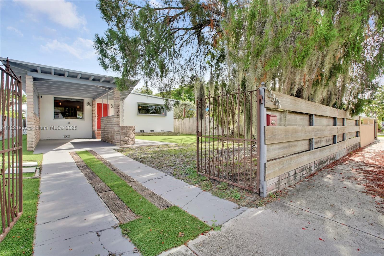 2305 SW 19th Ter