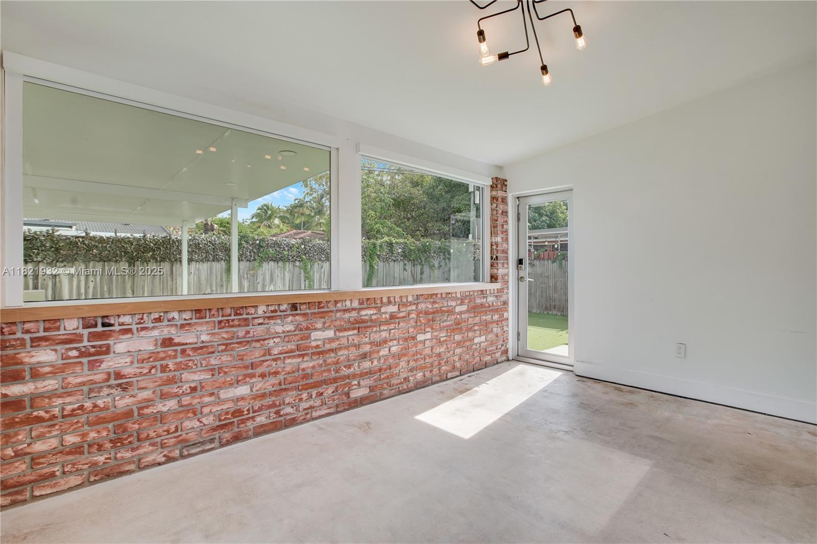 2305 SW 19th Ter