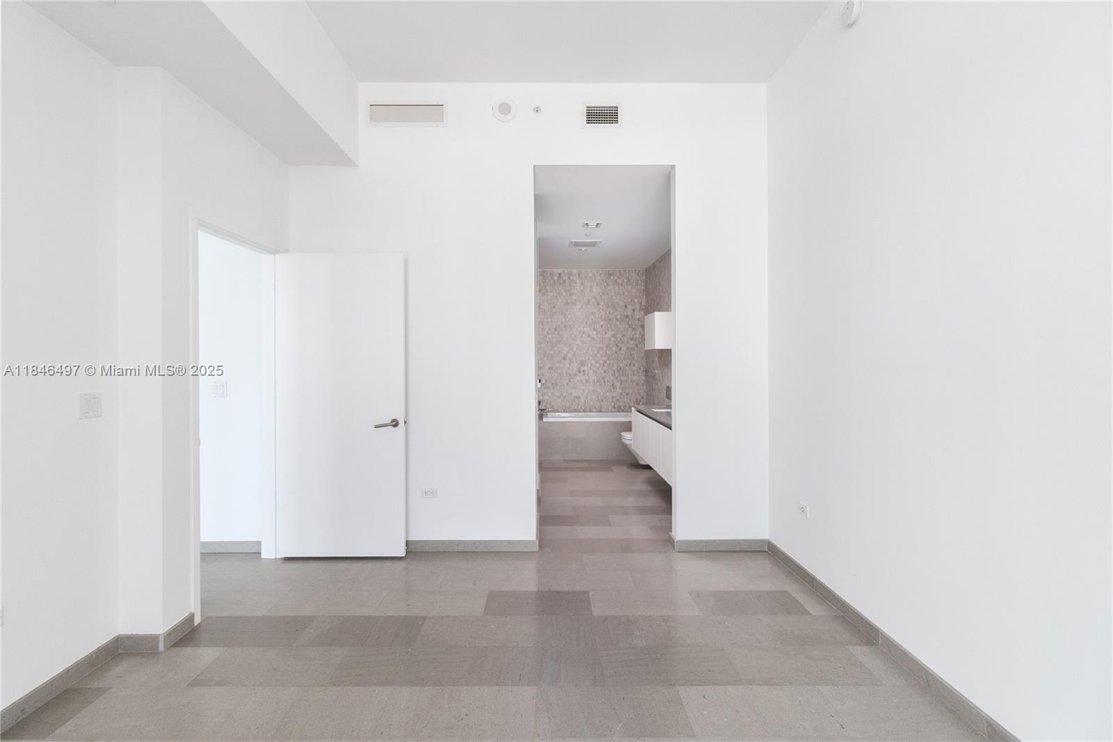 68 SE 6th St # 4006