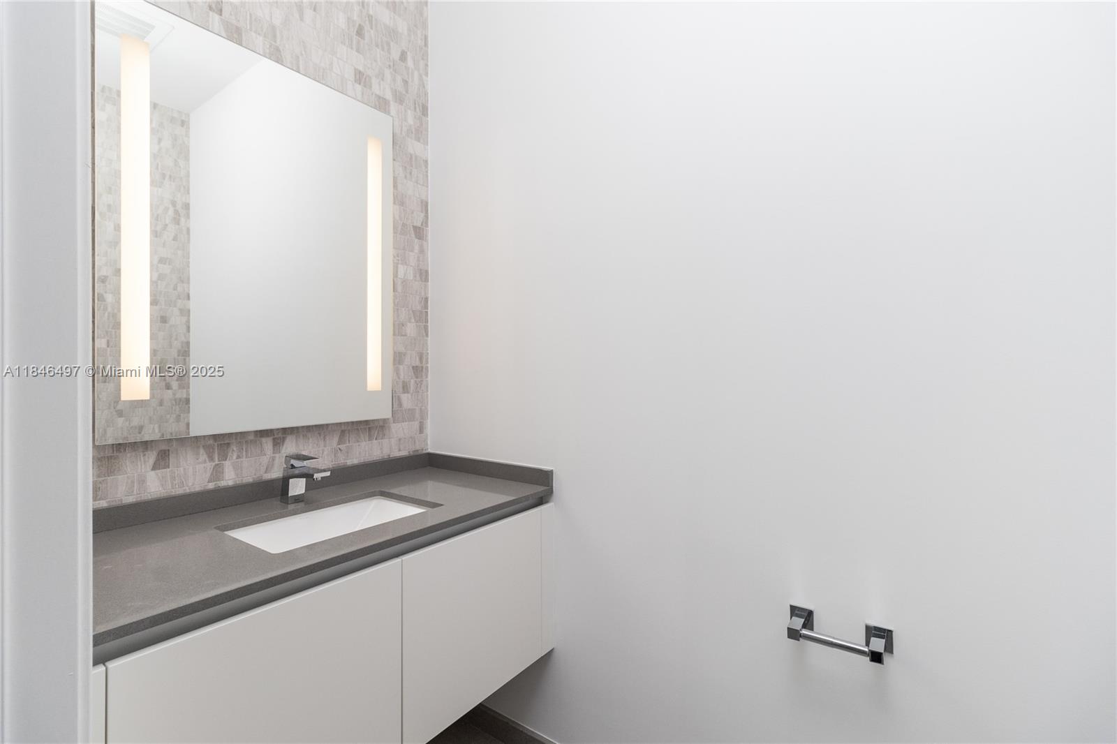 68 SE 6th St # 4006