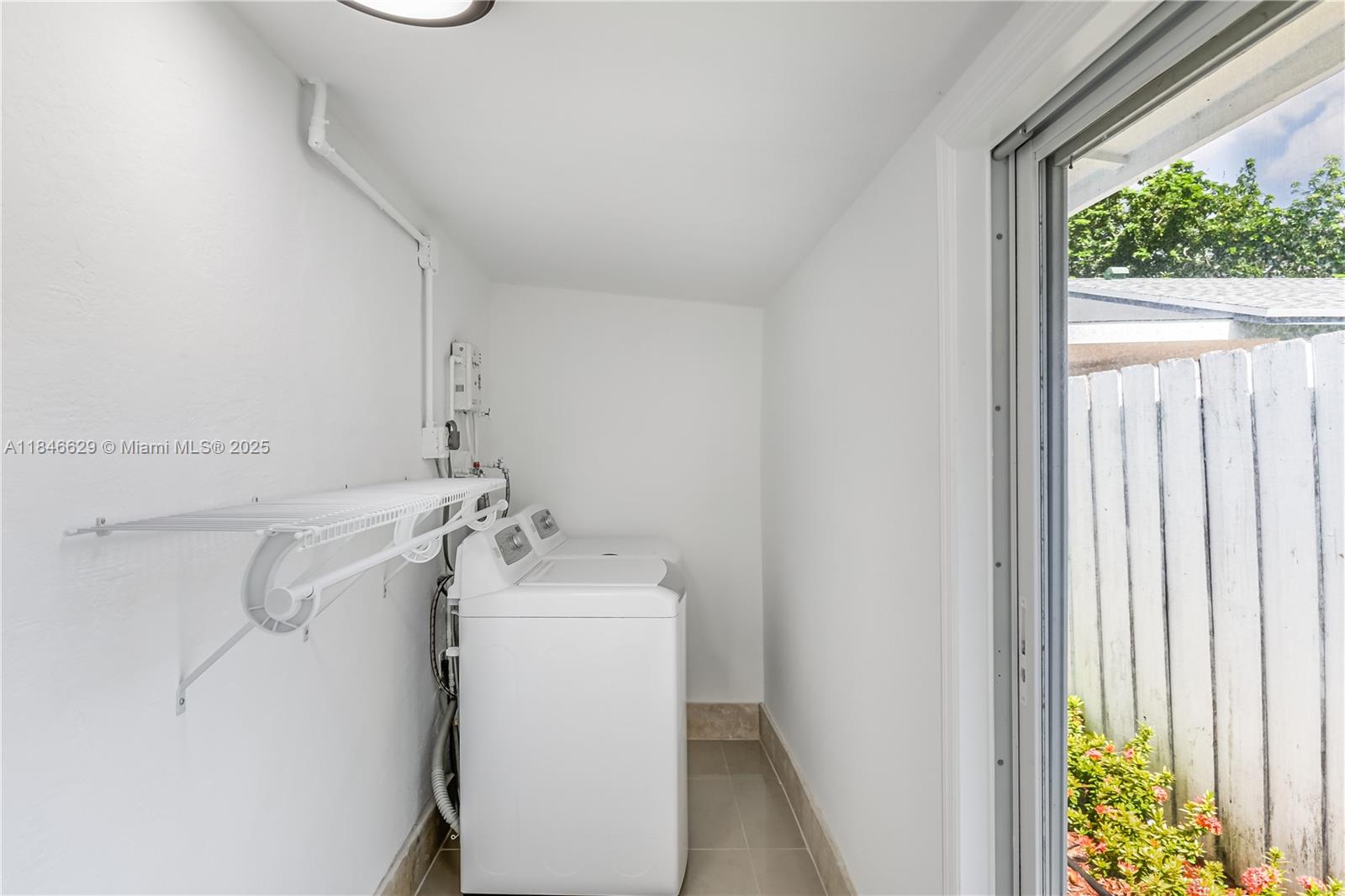 2433 SW 19th St Rear