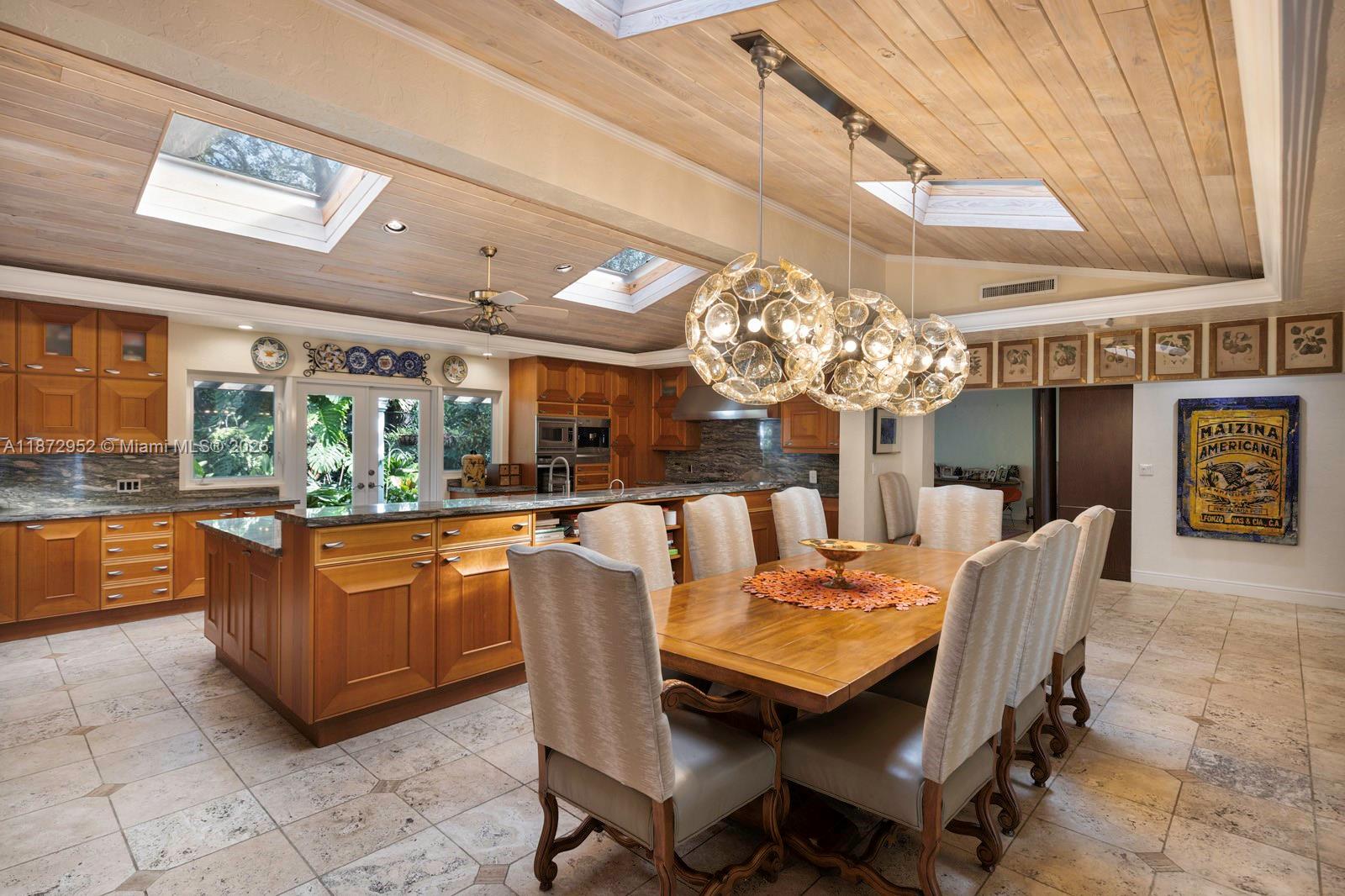 10100 Lakeside Dr