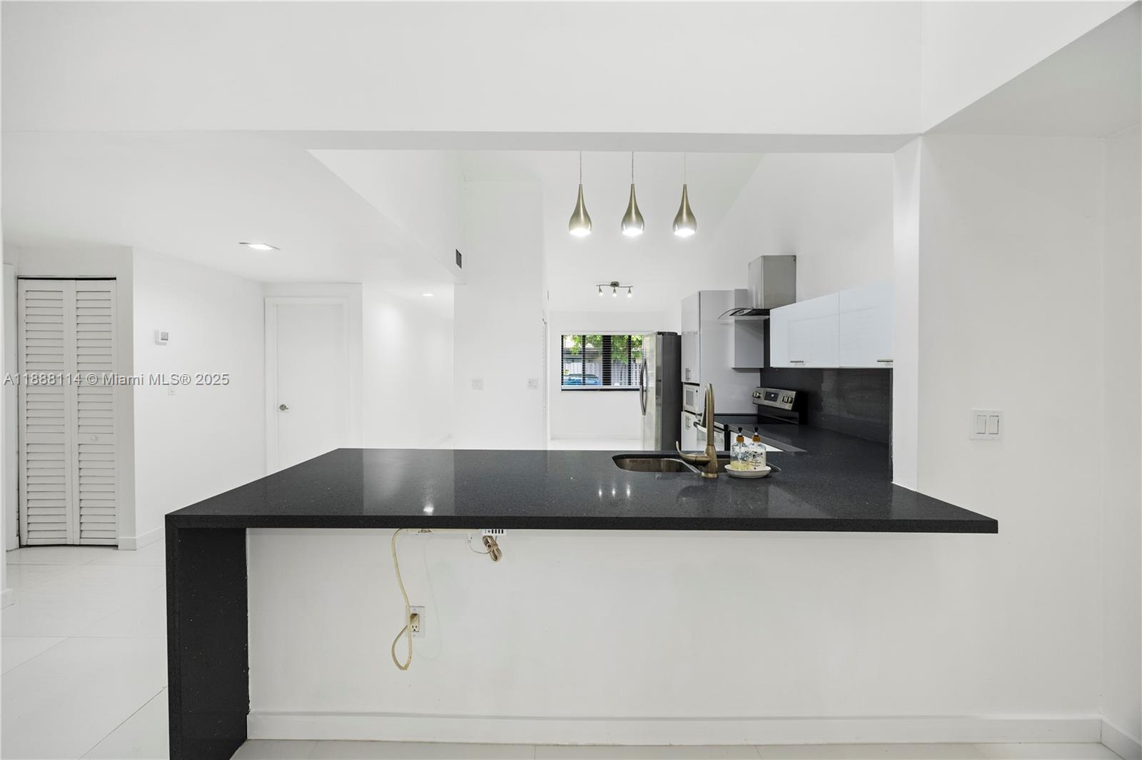 565 NE 199th Ter # 3P