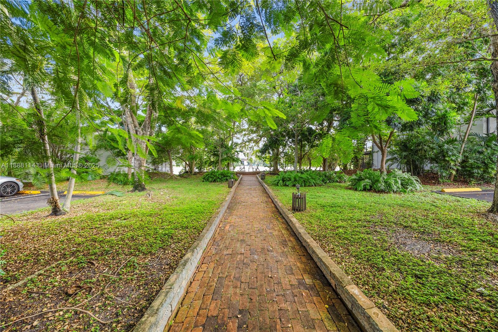 565 NE 199th Ter # 3P