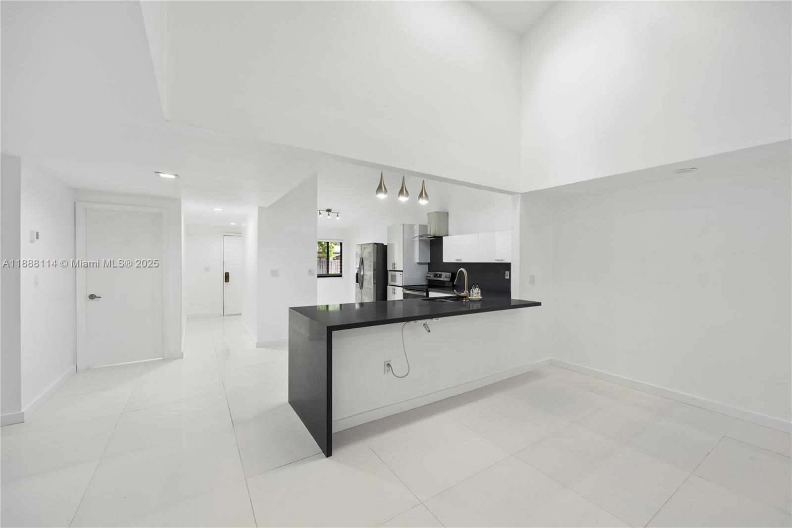 565 NE 199th Ter # 3P