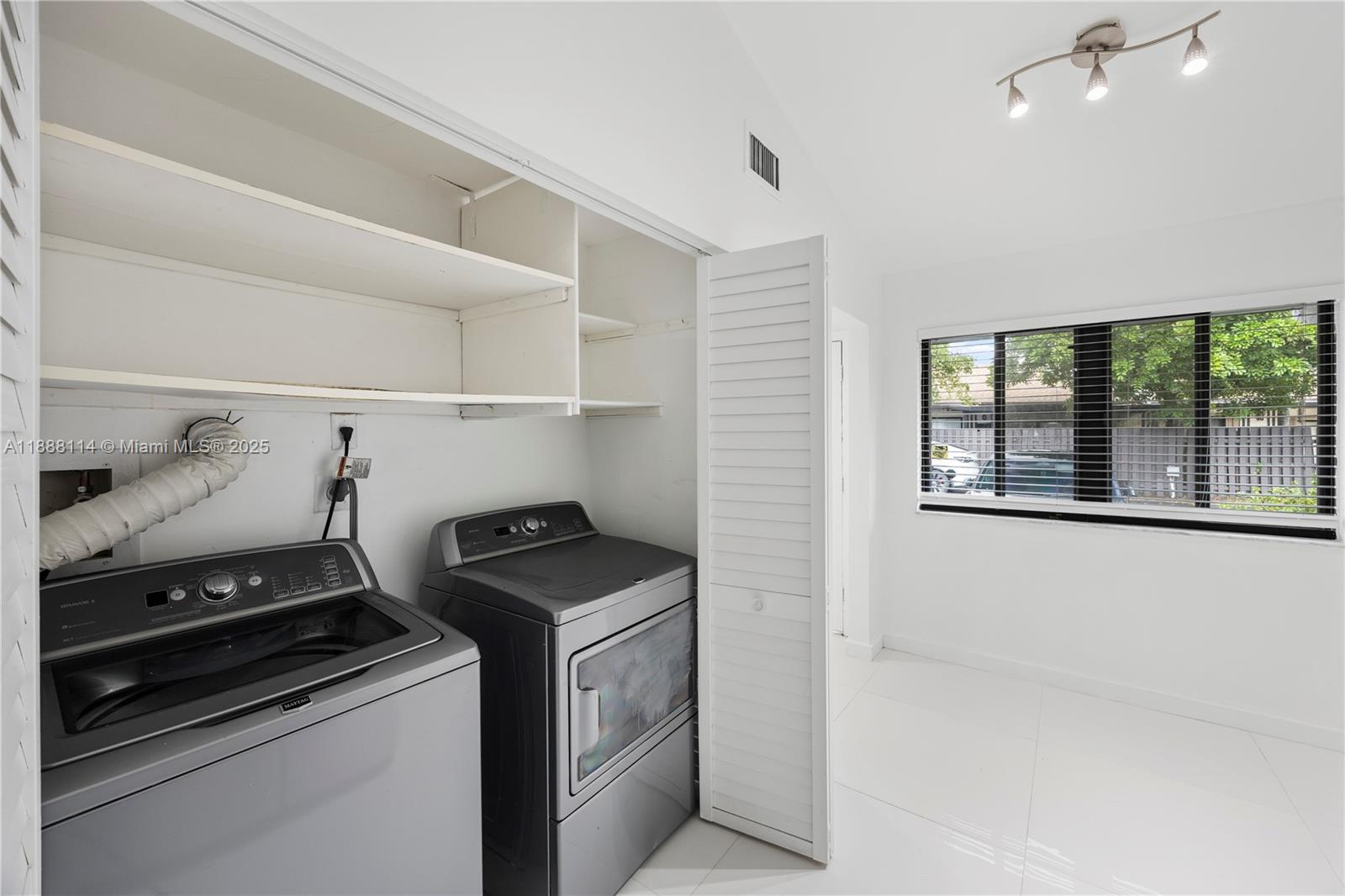 565 NE 199th Ter # 3P