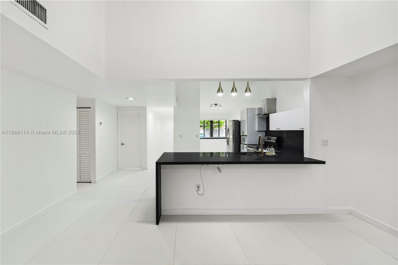 565 NE 199th Ter # 3P