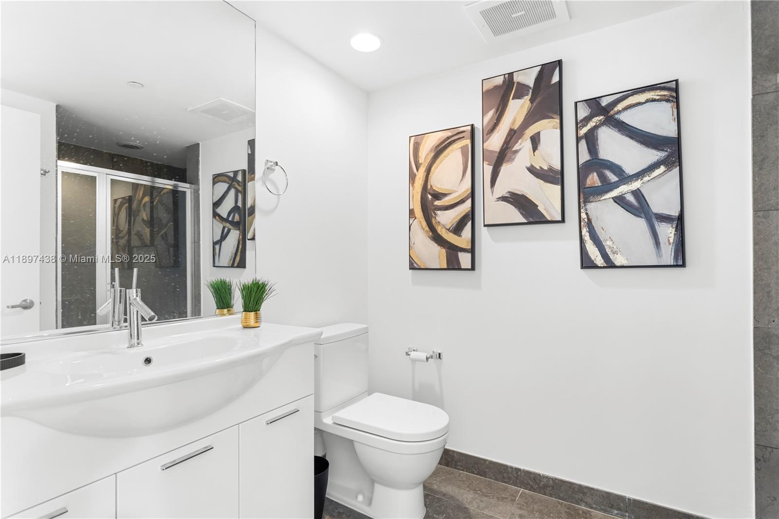 465 Brickell Ave # 2702