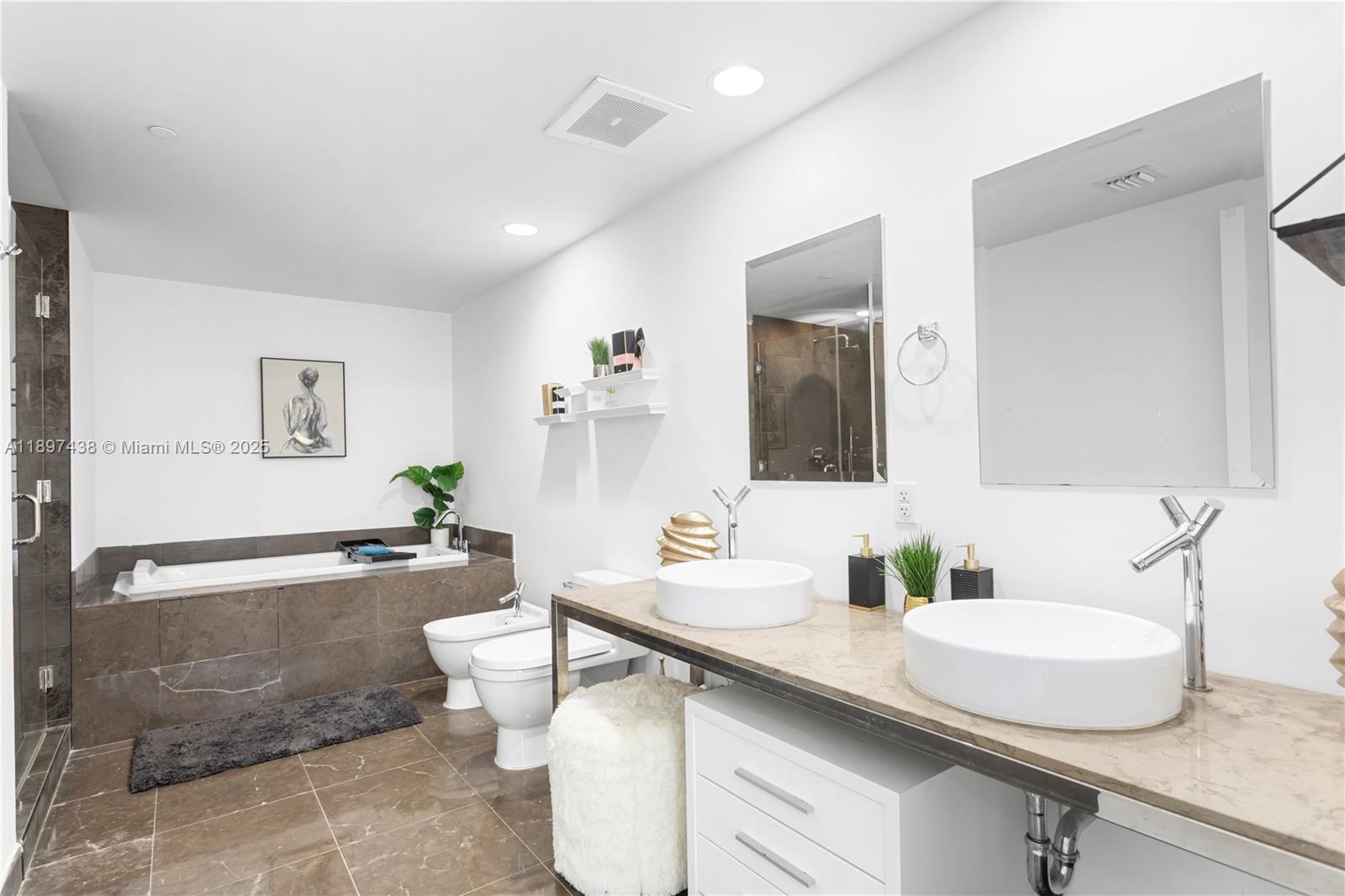 465 Brickell Ave # 2702
