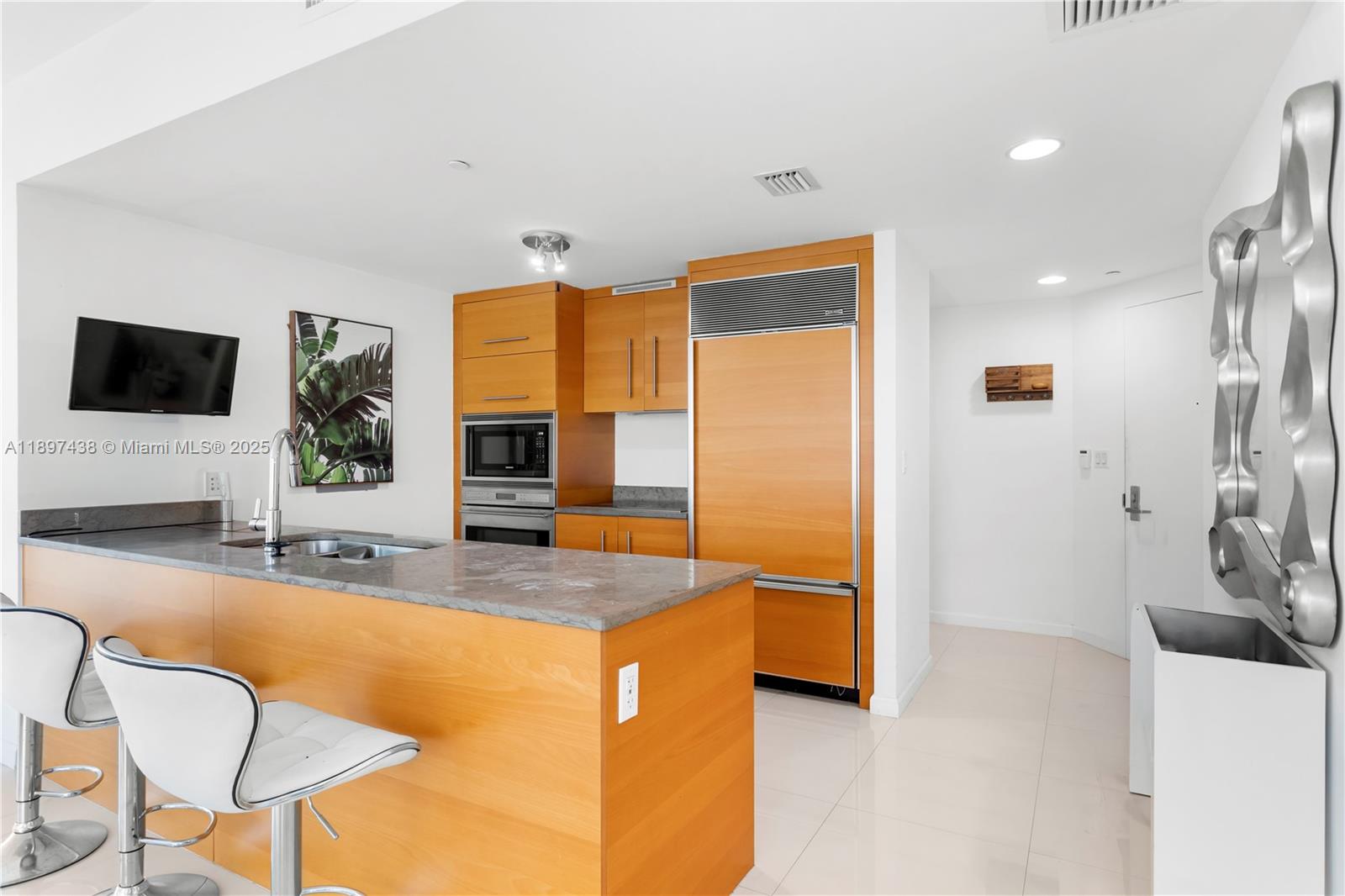 465 Brickell Ave # 2702