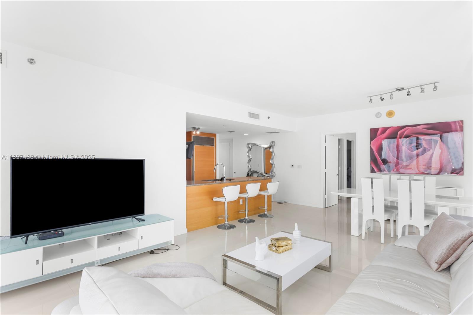 465 Brickell Ave # 2702