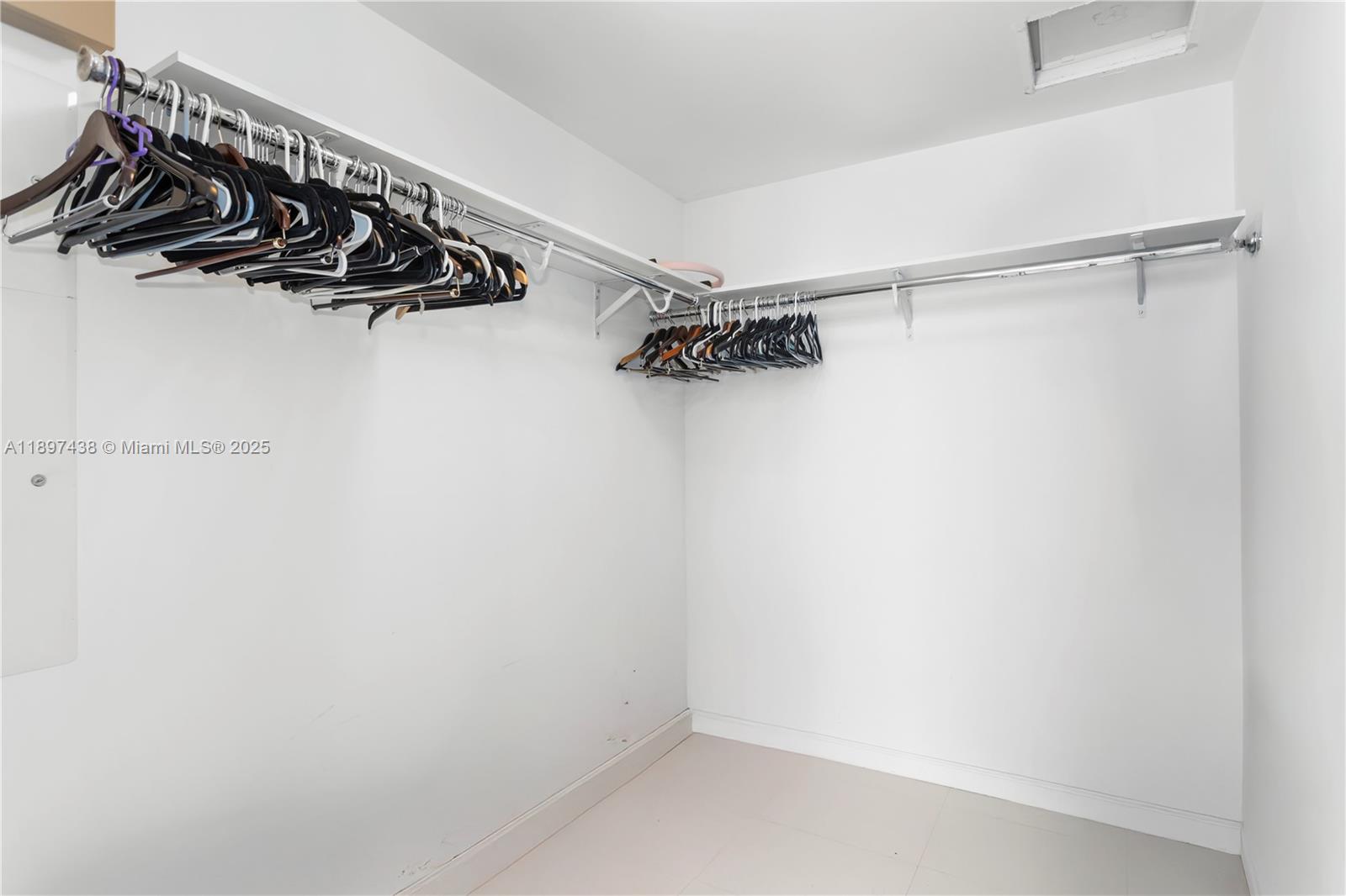 465 Brickell Ave # 2702