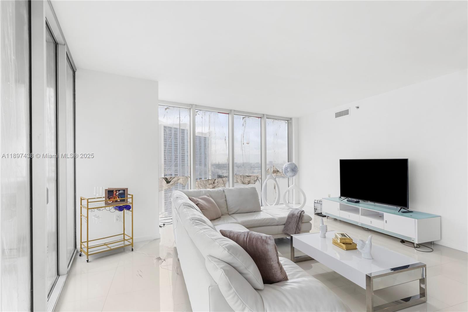 465 Brickell Ave # 2702