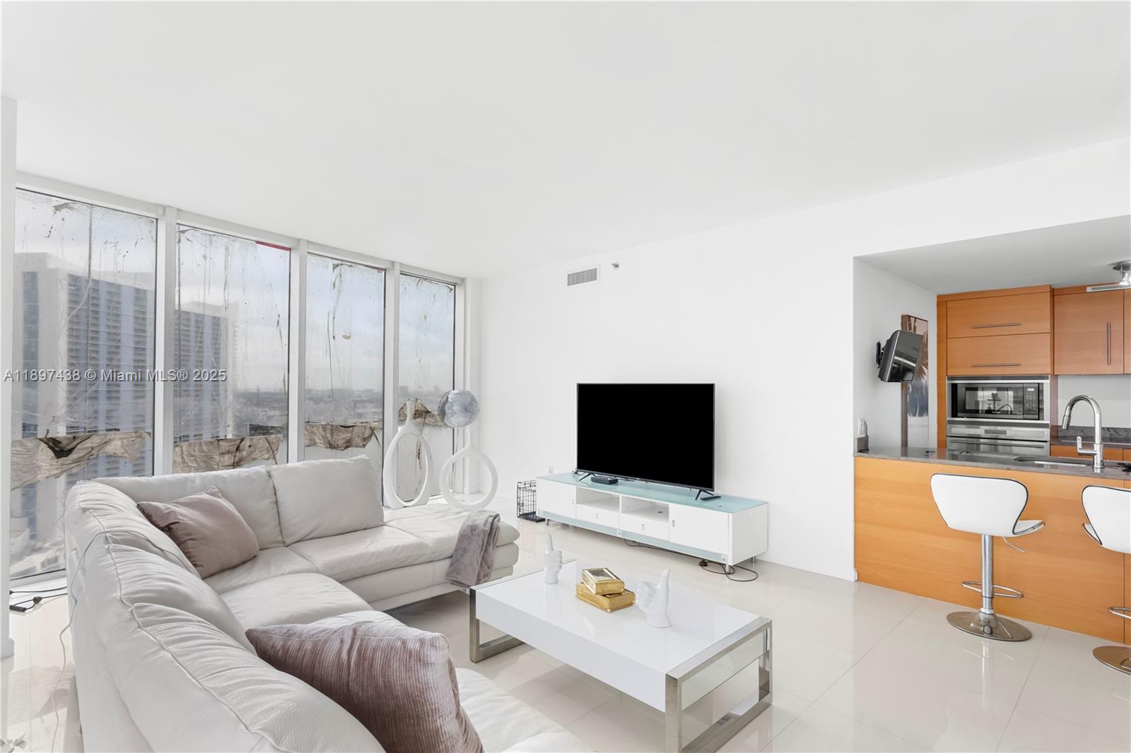 465 Brickell Ave # 2702