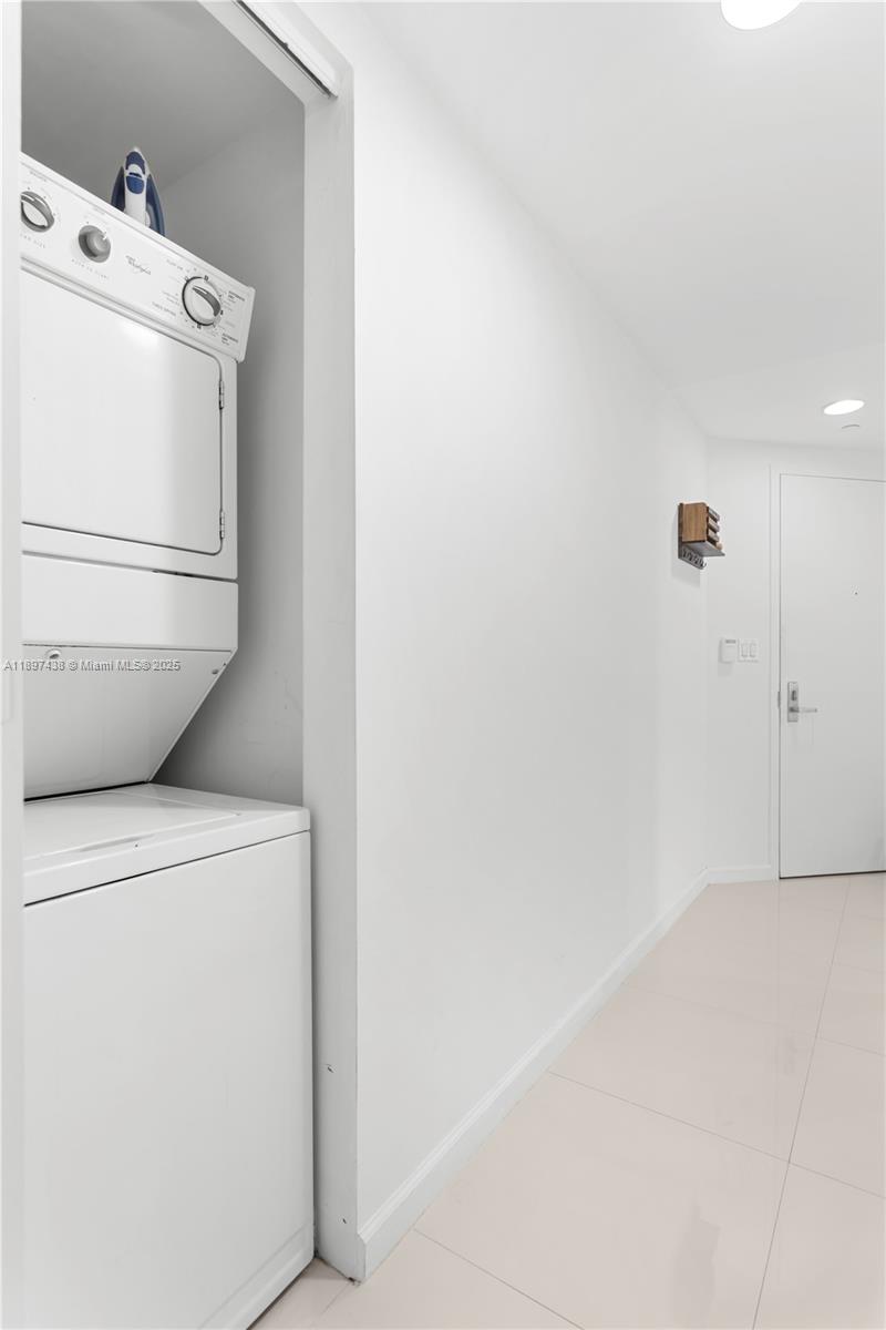465 Brickell Ave # 2702