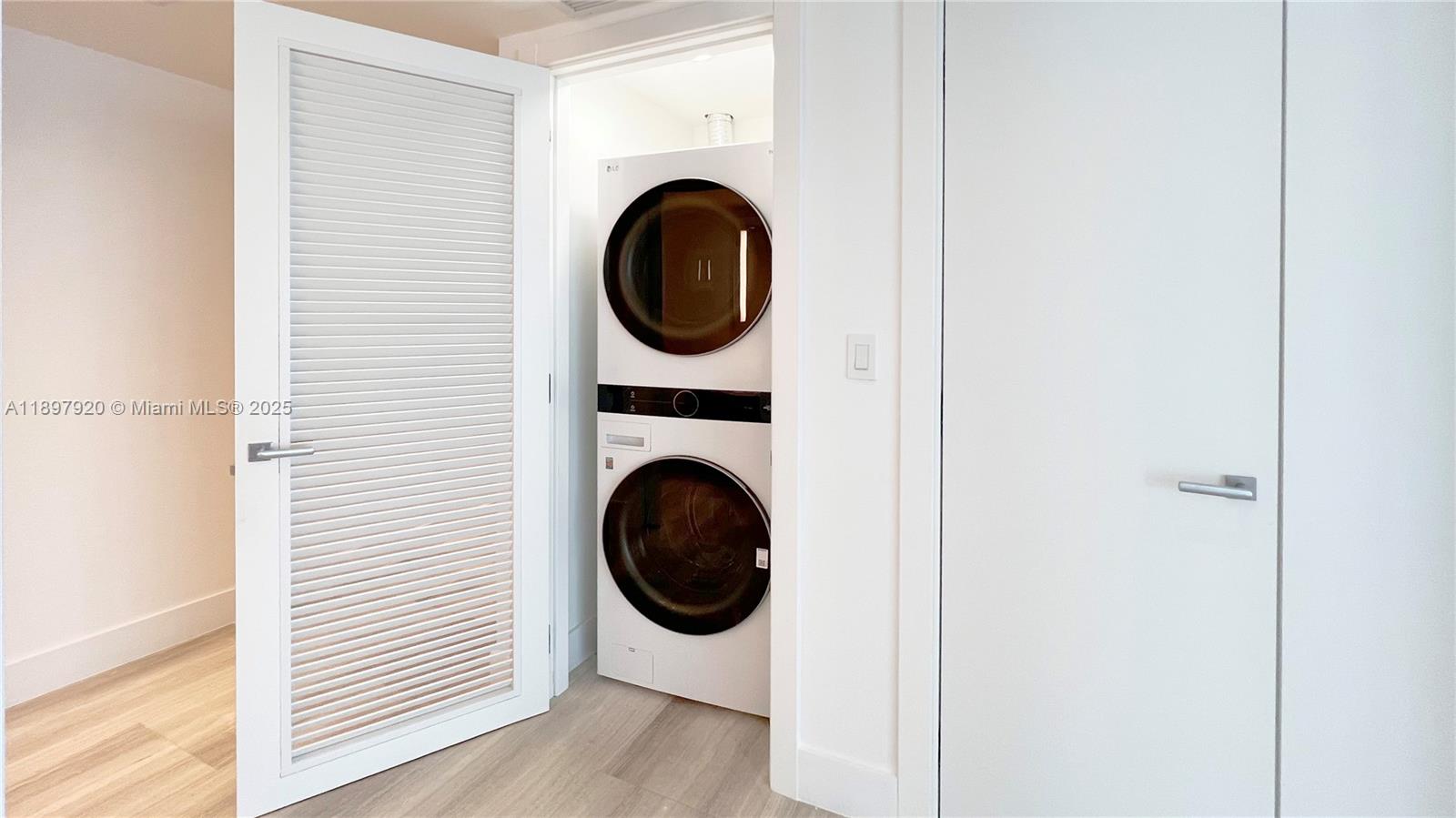 1451 Brickell Ave # 2406