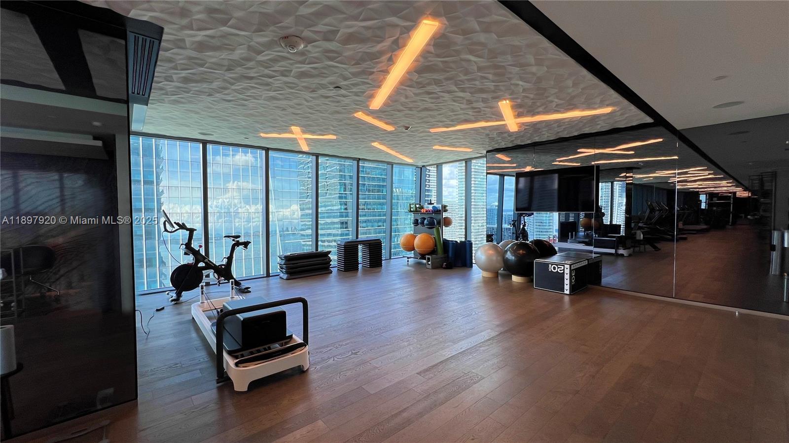 1451 Brickell Ave # 2406