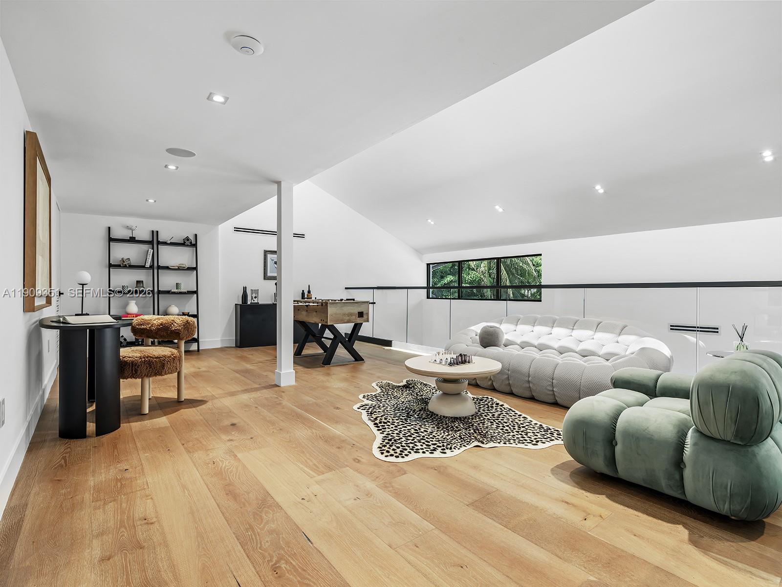 7910 Los Pinos Cir