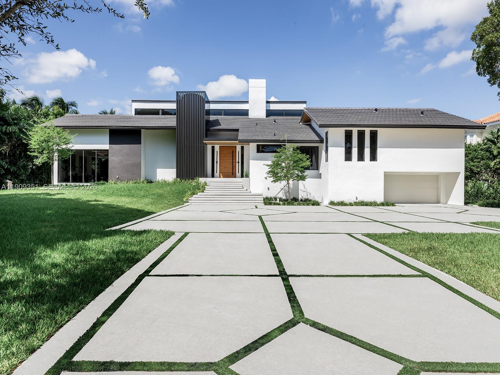 7910 Los Pinos Cir