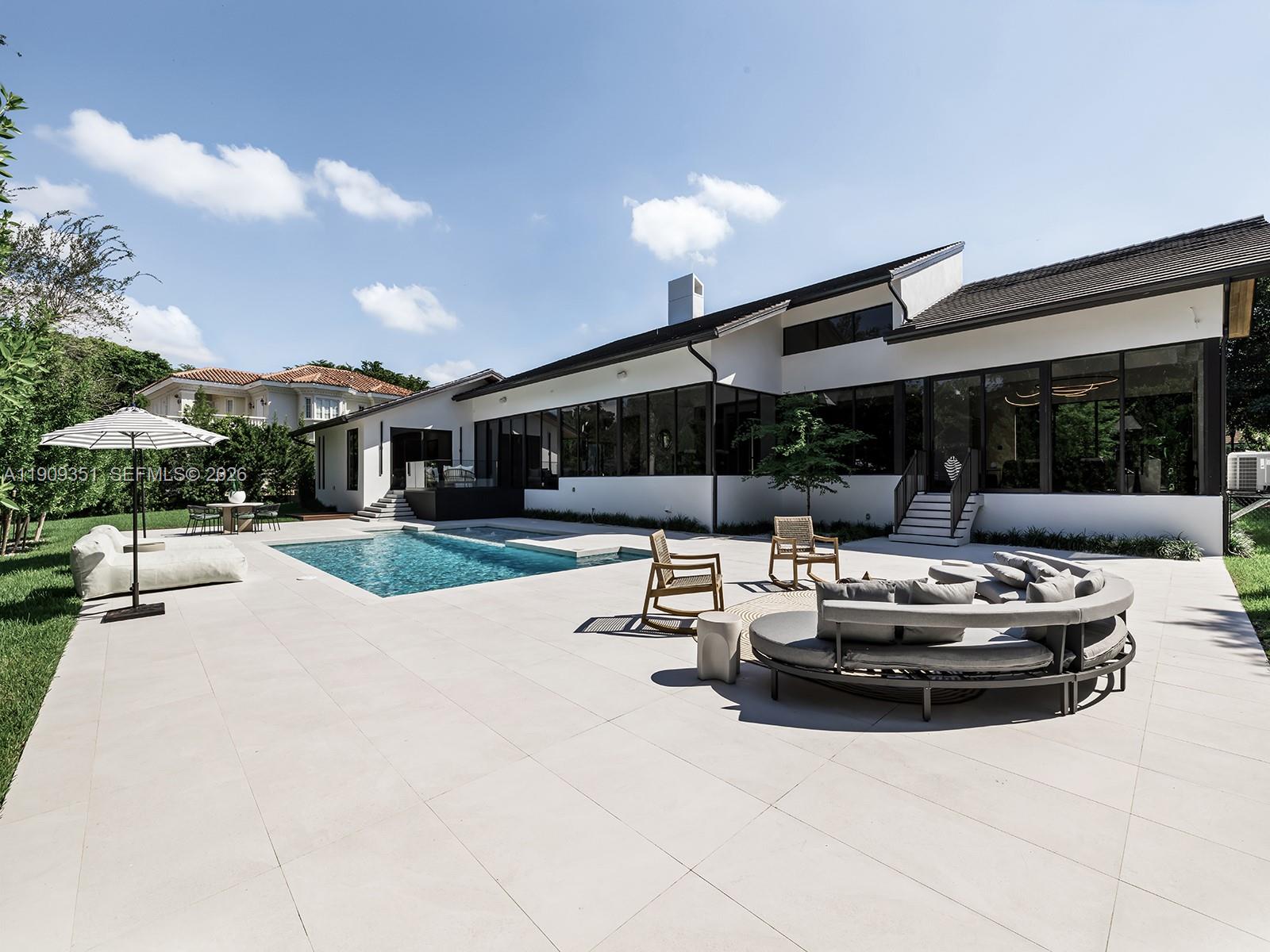 7910 Los Pinos Cir