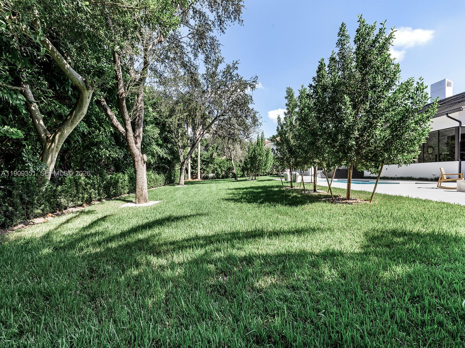 7910 Los Pinos Cir